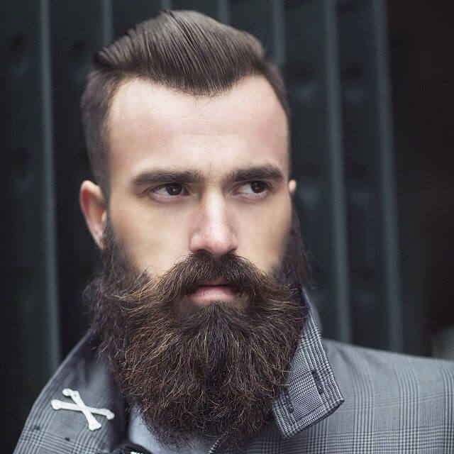 Bandholz szakállas férfi